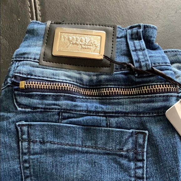 Brand new CYSM Clarise shorts virtual. Size 7 - Picture 3 of 6